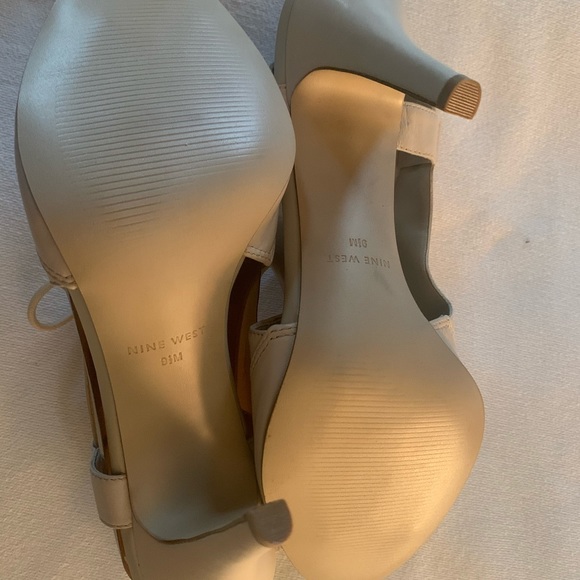 Lady shoes/ new never worn - Picture 2 of 3